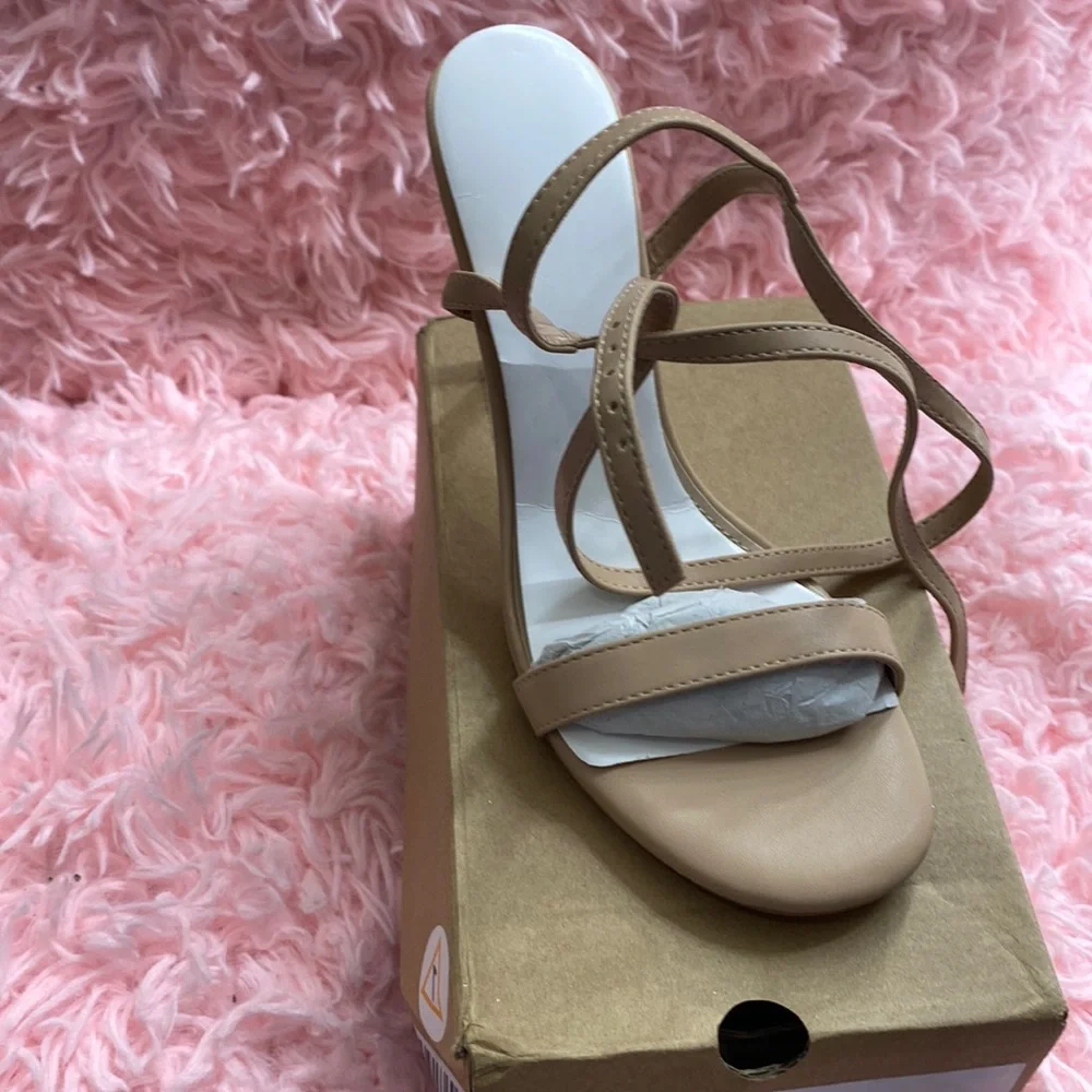 Heels - Picture 1 of 3